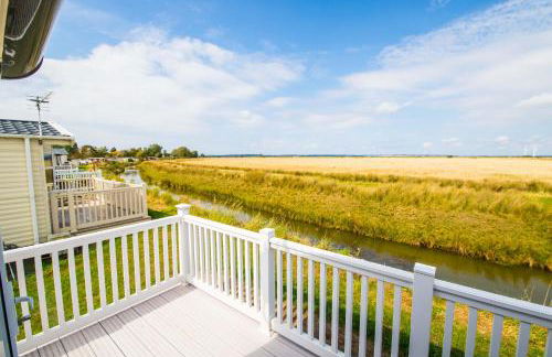 River Lodge Platinum Plus Holiday Home with River Views, Free Wifi & Netflix - Foto 15