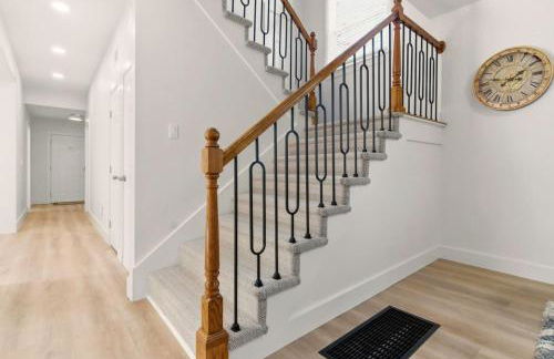 New Modern Updated Secure and Private Home - Foto 27