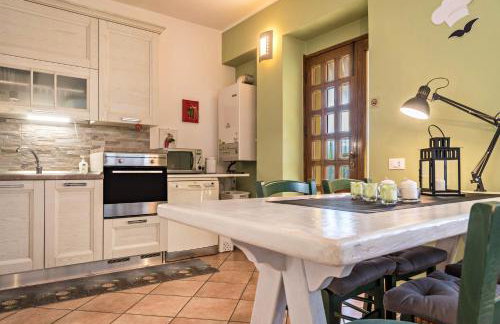 Tinas yellow home - Photo 6