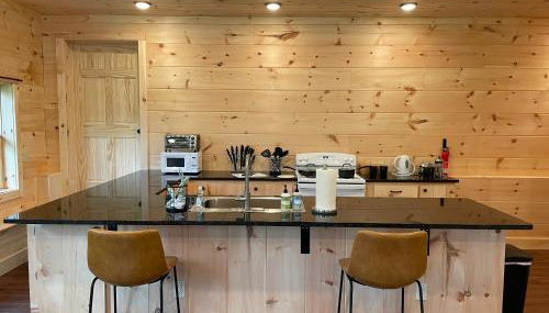 Creekside Getaway - King Bed - Full Kitchen - Foto 3