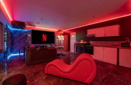 L'Horizon - Suite romantique avec jacuzzi, sauna, piscine & vidéo projecteur - Foto 8