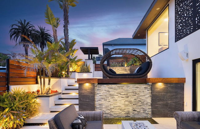 Steps to Beach+shops, Oceanview, Hot Tub+firepit Moonlight Modern by Avantstay - Foto 2