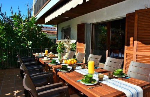 Villa Sitges El Ranch Amaizing Outdoor Areas Beaches at 5 minutes walk Sitges at 15 min drive AC Pool Jacuzzi & Garden XXL - Foto 9