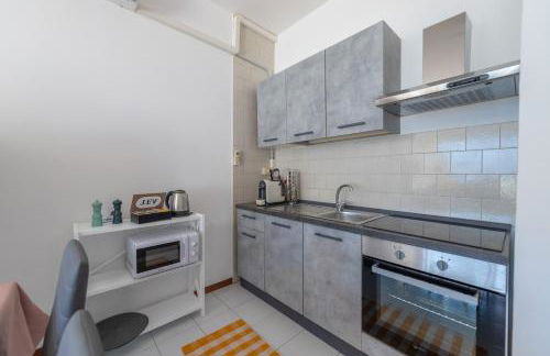 LakeStudio with Private Beach - Photo 18