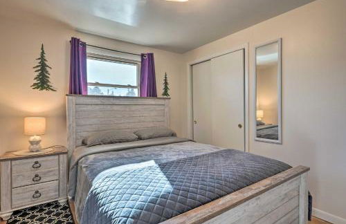 Peaceful Getaway with Private Hot Tub and Mtn Views! - Foto 17