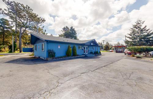 The Lamplighter Inn - Crab Shack and Whale Watching - Photo 17