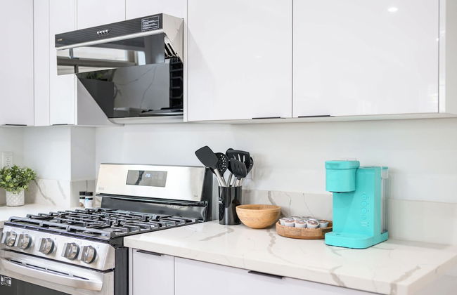 Not Affected by the Fire/modern 5BR Home With Full Amenities & Parking #2 - Foto 26