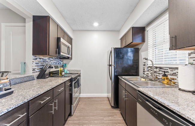 Spacious and Chic King Bed 2BR Suite 5 Min to DT - Foto 9