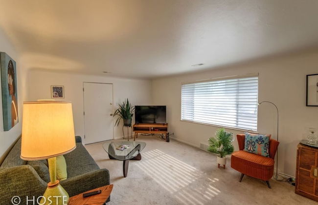 1 Br70's Inspired Comfy Condoclose to Broadmoor - Foto 13