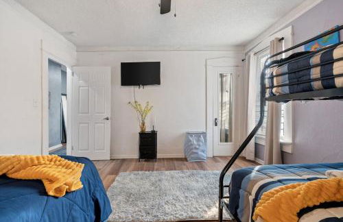 Mara Retreat with Fire Pit-Grill-Patio-Games-Jacuzzi - Photo 13