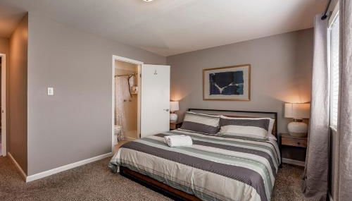 @ Marbella Lane Seaside Retreat, Walk to the Beach - Foto 4, wardrobe