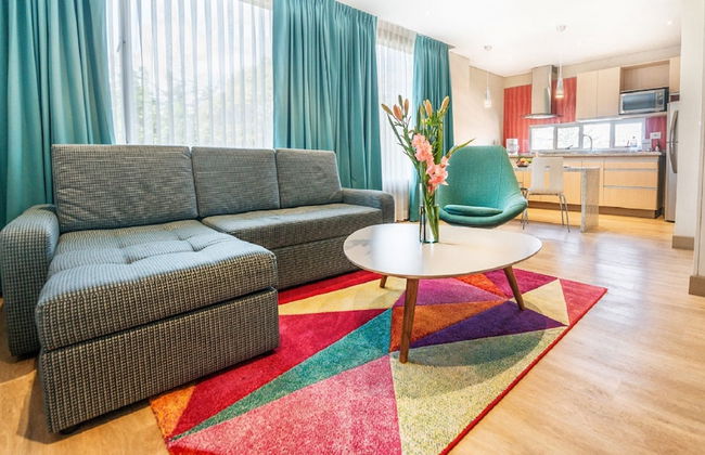 Hotel Plaza Suites - Photo 17