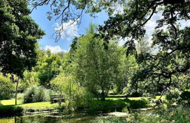 Cosy Hampshire Barn Getaway, Large garden alongside a stunning river - Fire Pit, BBQ, Outdoor seating - Country walks & Pubs - Foto 33