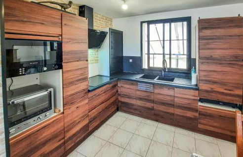 2 Bedroom Stunning Home In Bacilly - Foto 5