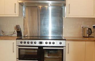 Sound of the Sea, beach front Bungalow with hot tub, in Tywyn - Foto 29