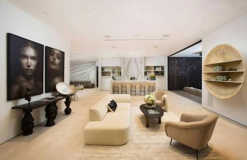 Ultra-Luxurious BH Estate with Pool, Theatre, Views - Foto 27