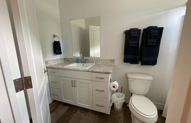 NEW 2bed 2bath With Creek and Open Spaces - Foto 10