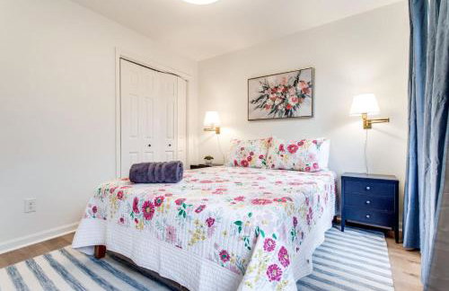 Stylish New 3BR 2.5BA Fire Pit Fence yard - Foto 37