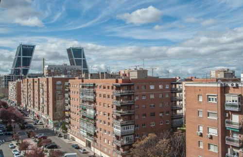 Tu Escapada Urbana - Plaza de Castilla III, Diseño y Localización - Photo 30