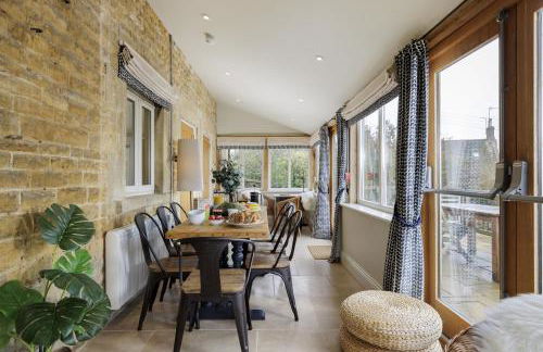 Longborough House - Photo 1