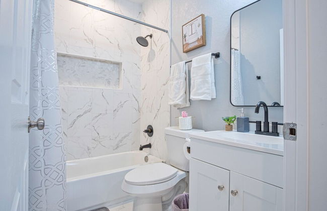 Lovely Charming 4BR 2 5BA Near Downtown s Prime - Foto 12