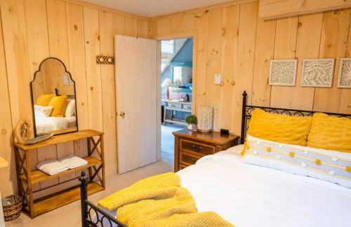 Wine Moose w Hot tub Fireplace Sauna 9min to Mt Snow - Foto 41