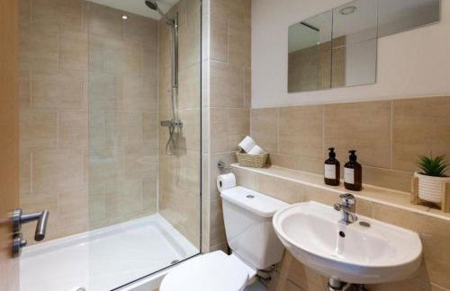 Elegant City Retreat Contemporary 2BR 2BA Netflix Included - Foto 6