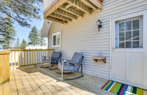 Deck and Scenic Views Lakefront Cottage in Hale! - Foto 28