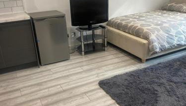 Lovely Modern studio flat with jacuzzi bath free parking - Foto 4