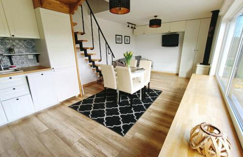 Siedlisko Dwa Żurawie - Uroczy domek nad stawem, z kominkiem, obok konie - Foto 1