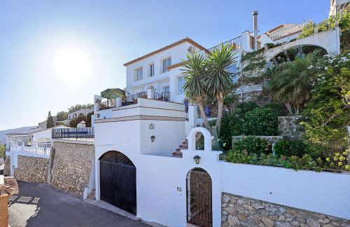 Breathtaking Seaside Villa with Heated Saltwater Pool & Panoramic Terraces - Foto 22