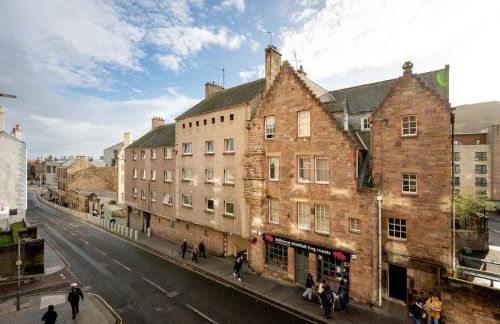 Royal Mile Retreat - Photo 6