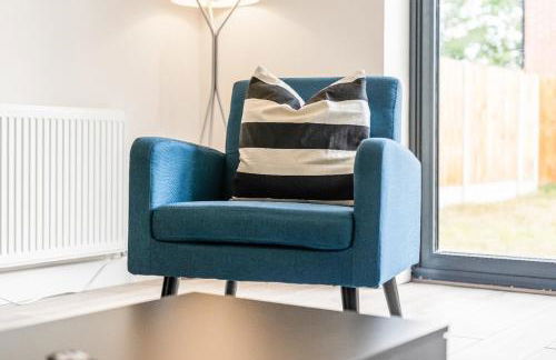 Modern 4-Bed, Parking, Pool Table, Sleeps 11 - Foto 27