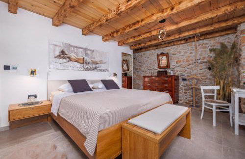 Villa Melary with Pool and Jacuzzi - Photo 21