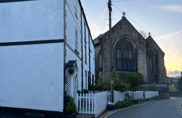 8 Opera Suites, Llangollen - Photo 2