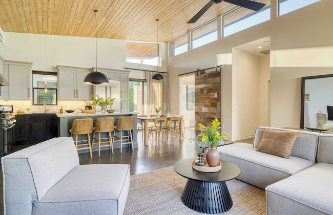 Sundrenched by Avantstay Pool, Mins to Old Town - Foto 8