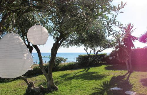 Seafront Calista Beach House With Garden - Foto 46