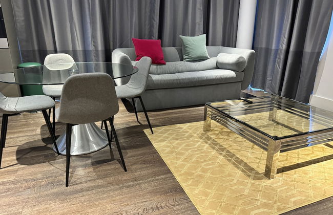 Phoenix 2 Bedroom Apartment in london - Photo 1