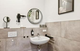 NASA Homes I Moderne Suite I Zentral I 3 Zimmer I Balkon und Aufzug I neu renoviert I Smart TV I Hotelbetten - Foto 10