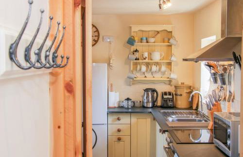 High Grove - Photo 11