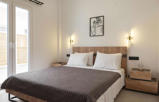 Parikia's Urban Oasis - Photo 4