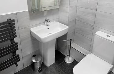 Knaphill - 2 Bedroom Terrace House - With Garden - Photo 15