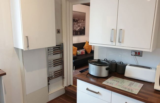 South Shield's Hidden Gem Garnet 3 Bedroom Apartme - Photo 13