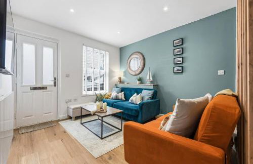 3-BR Luxe Cowes Cottage Harbour Views, Sleeps 6, with Private Garden - LONG TERM STAY WINTER SPECIAL OFFER AVAILABLE! - by Blue Puffin Stays - Foto 7