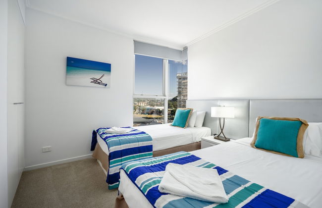 Reflection Tower Two - Photo 11