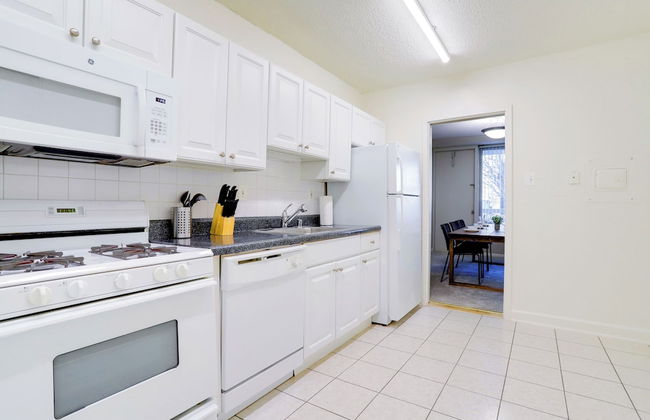 Crystal City Comfortable Apartments - Photo 51