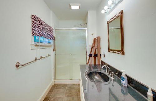 Waterfront Gray Home with Furnished Deck and Fire Pit! - Foto 12