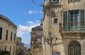 Modern Hillside Retreat with Panoramic Views - Foto 26