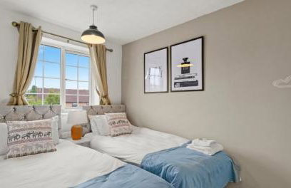 Spacious 3-Bed Home Near M1, Sky TV & Netflix Included 2x Parking Spaces Garden Fast Wifi Contractors Travellers Relocators Leisure Welcome - Foto 12