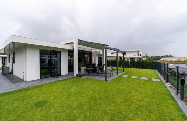 Villa With Covered Terrace and Jetty on the Water - Foto 31